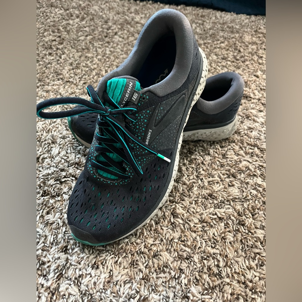 Brooks running shoes. Size 9. Grey/teal.